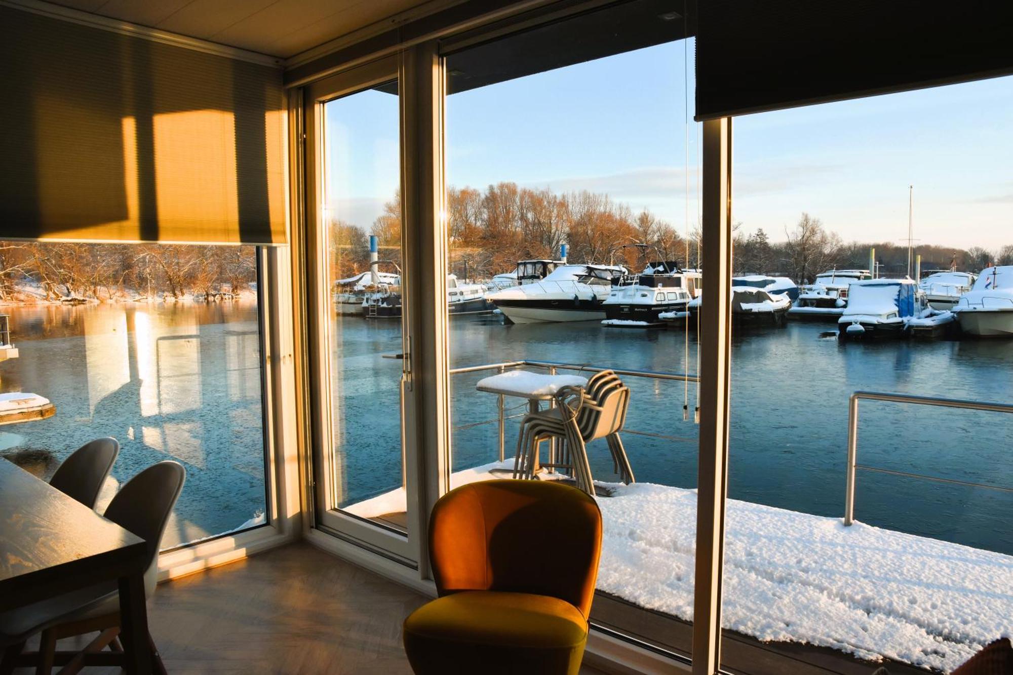 Отель Houseboat Trinidad Маастрихт Экстерьер фото