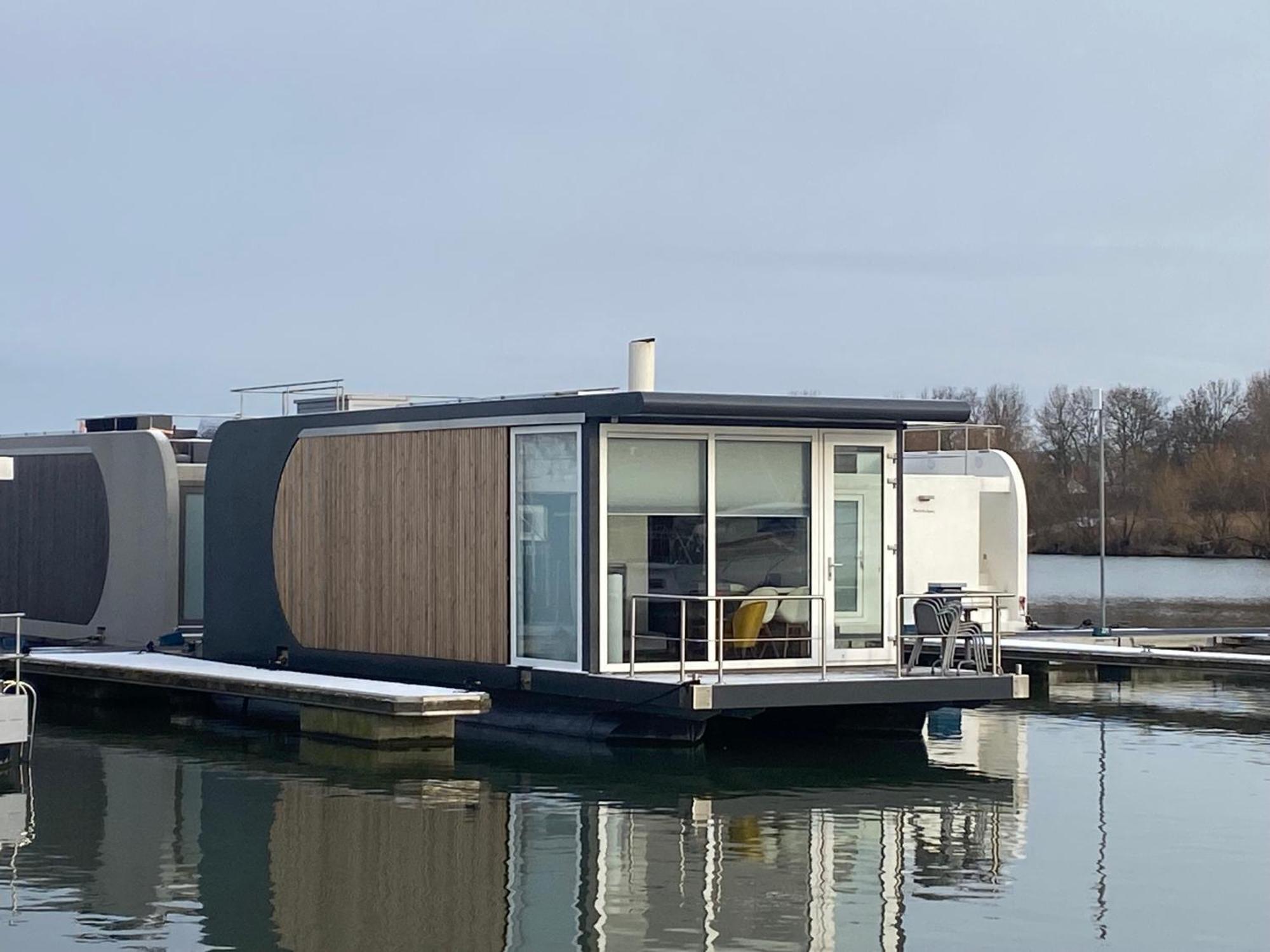 Отель Houseboat Trinidad Маастрихт Экстерьер фото